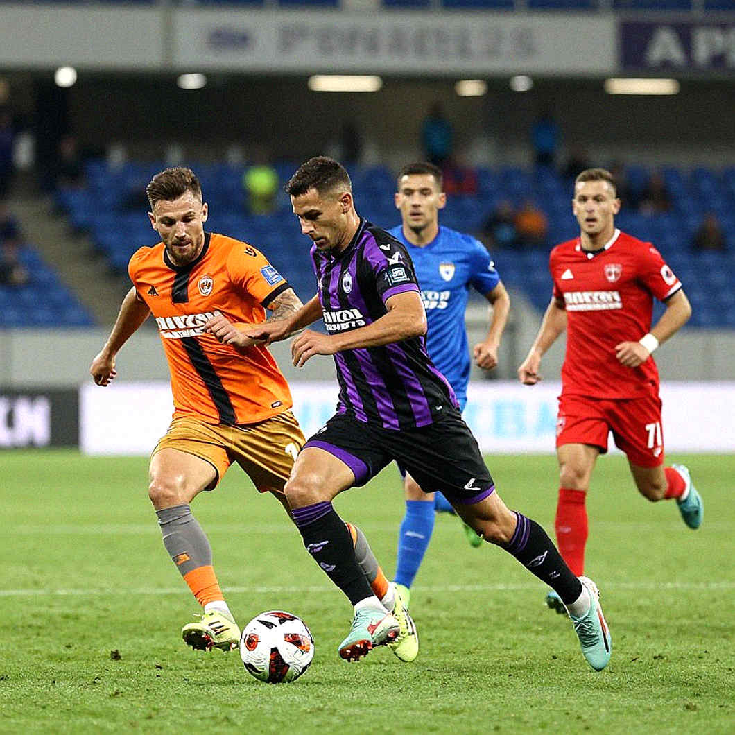 No Certainty Without Verification: Football's Lesson from VAR, Blockchain and the Discipline of Insufficient Information No Certainty Without Verification: Football's Lesson from VAR, Blockchain and the Discipline of Insufficient Information