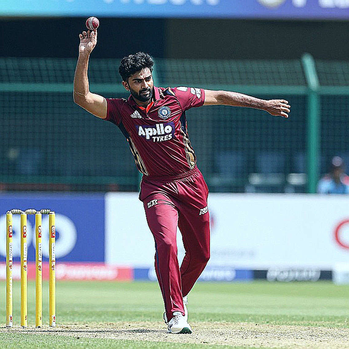 The Five-Crore Claim, Premanand Maharaj and the Viral Photograph: The Attention Economy Behind the Kohli Story