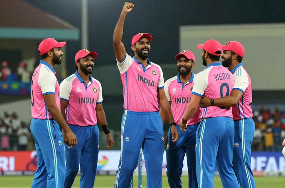 মনিটরের ছায়া: ক্রিকেটের DRS, আম্পায়ারের কল এবং প্রযুক্তিনির্ভর আম্পায়ারিংয়ের সীমারেখা মনিটরের ছায়া: ক্রিকেটের DRS, আম্পায়ারের কল এবং প্রযুক্তিনির্ভর আম্পায়ারিংয়ের সীমারেখা