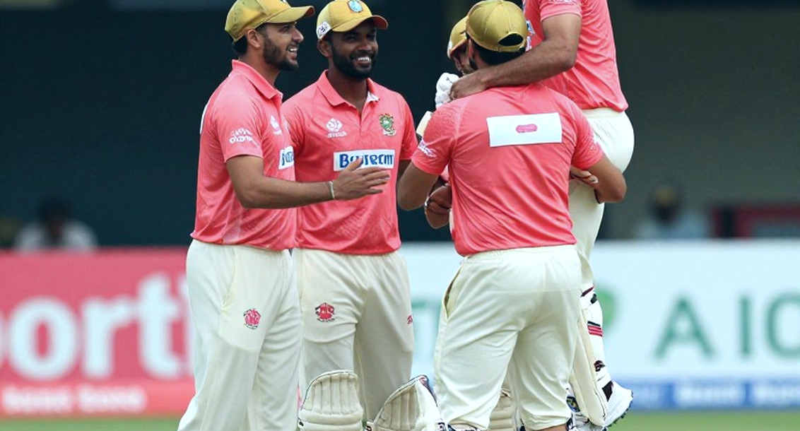 খালি চেয়ার আর আর্মব্যান্ড: হারমানপ্রীত কৌরের বিদায় এবং ভারতীয় নারী ক্রিকেটের পরের প্রশ্ন