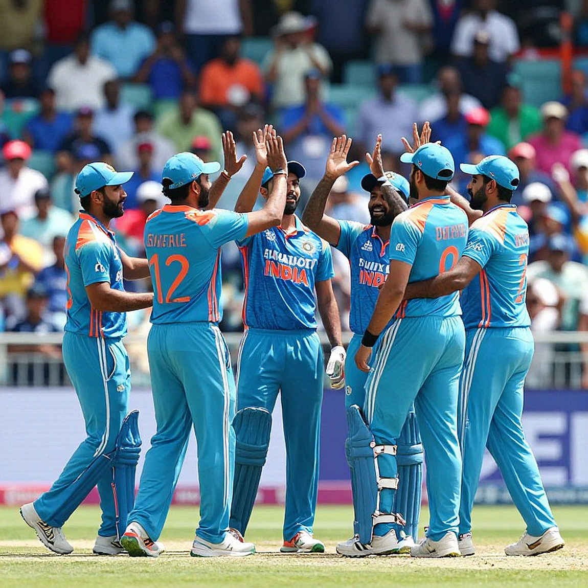 চিন্নাস্বামীর নীরব ১৪ ওভার: কর্ণাটকের ওভার-রেট যে সত্য লুকিয়ে রাখে চিন্নাস্বামীর নীরব ১৪ ওভার: কর্ণাটকের ওভার-রেট যে সত্য লুকিয়ে রাখে