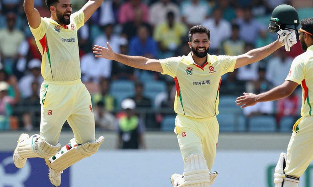 আম্পায়ার্স কল: যে ধারা বিতর্ককে পিচ থেকে স্ক্রিনে সরিয়ে নিল আম্পায়ার্স কল: যে ধারা বিতর্ককে পিচ থেকে স্ক্রিনে সরিয়ে নিল